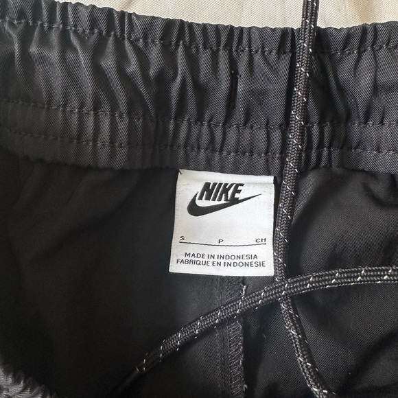 Nike Tech Fleece trousers - Picture 2 of 6